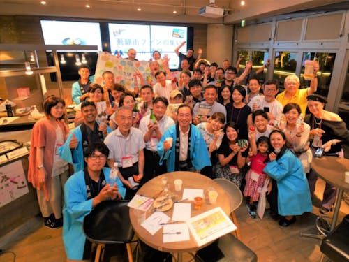 都市部で「ファンの集い」を開催し、交流しています。