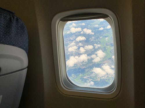 フライト中にふと目が覚めて窓の外を見たら