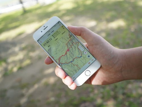 電波が届かない山の中でも現在地がわかる地図アプリで、登山者に安心・安全を提供しています。