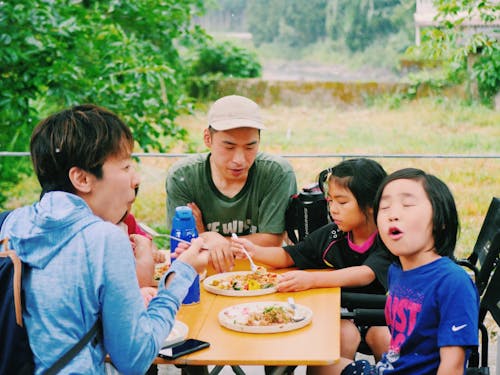 妻1人、子4人の6人家族。子育て環境や学校などの話も、ぜひ!