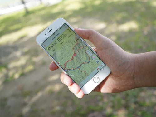 電波が届かない山の中でも現在地がわかる地図アプリで、登山者に安心・安全を提供しています。