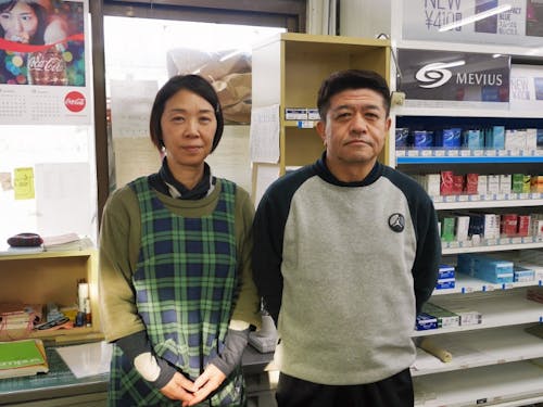 オーナーの岩崎さんご夫妻。明るく優しく、そして地域への熱い愛を持った方々です。