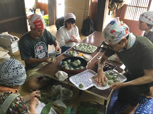 ご近所さんと笹団子づくり