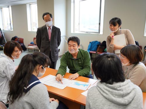 高校生も大人も真剣に対話します