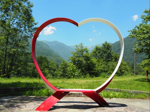 駒ヶ根高原のハートのベンチ
