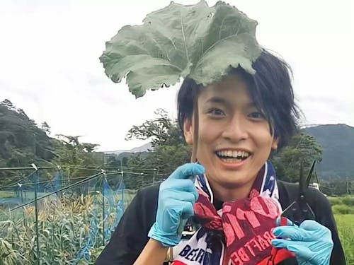 農業体験中にトトロになりきるお茶目なぎんちゃん