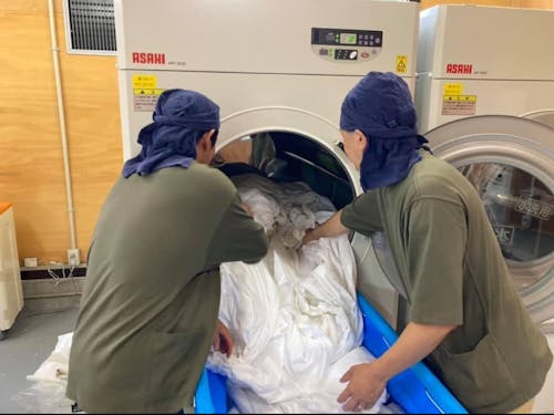 ホテルのクリーンネスやリネン工場のヘルプに入る役場職員