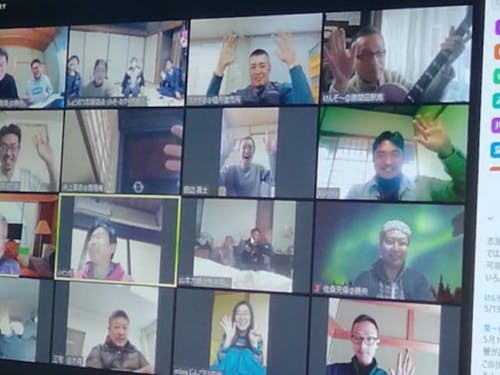 オンラインで本づくりのやり取りをすすめます。