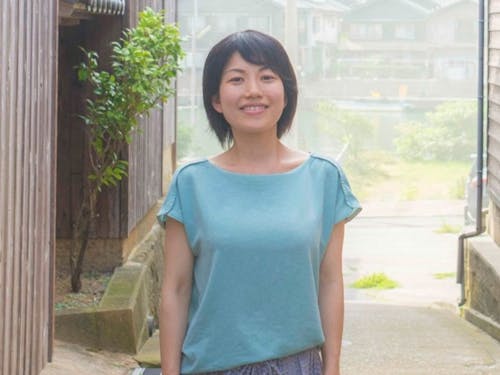 海のそばでの暮らしを楽しむ丹下さん