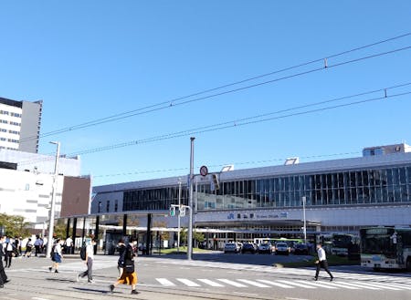 富山駅前の複合ビルも完成間近