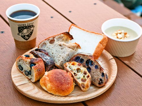 日高さんの地元食材をふんだんに使ったパンセット(イメージ)