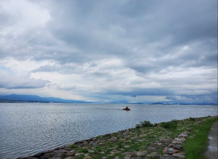 壮大な琵琶湖（曇っていても癒されます。。）