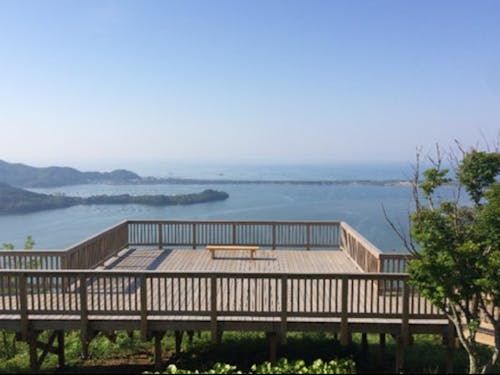 かぶと山の山頂から望む久美浜湾