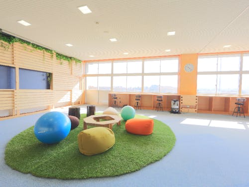 社員は無料で利用できる活動拠点内のコワーキングスペース