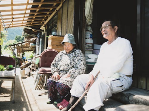 縁側などで本について語ったり世間話をしたり