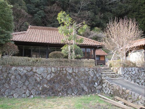 岡本シェフが古民家を購入&リノベーションした飲食店から生配信でお届け