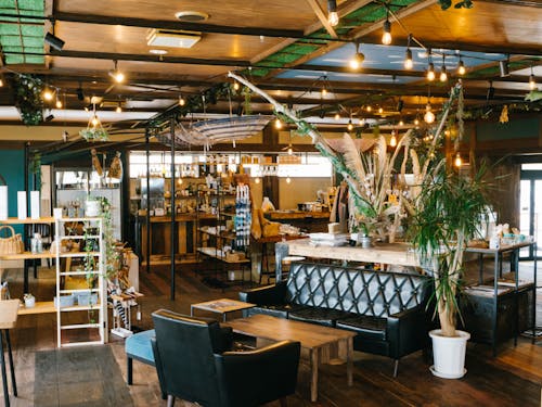 古民家をリノベーションした「イザカヤ楽」