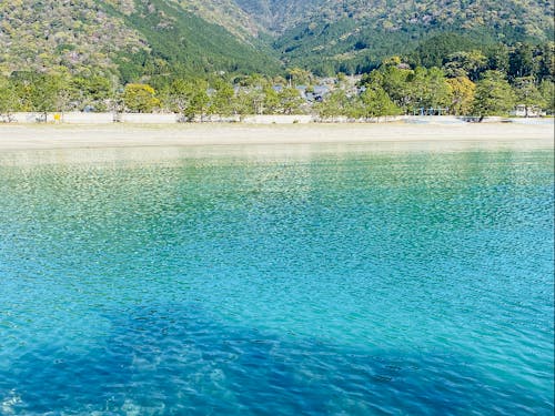 澄み切った海水