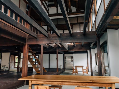 築130年、村の中心にある古民家を宿泊施設に。