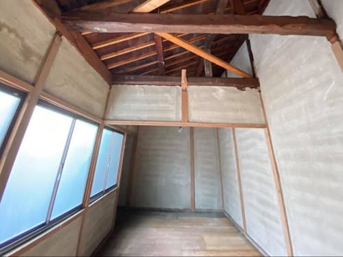 現在のシェアオフィス内、オンボロ部屋。