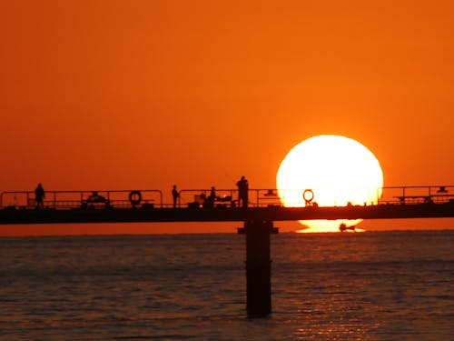 (光市)これからのシーズンに現れるだるま夕陽。見た人はきっと幸せに!(写真提供・光市)