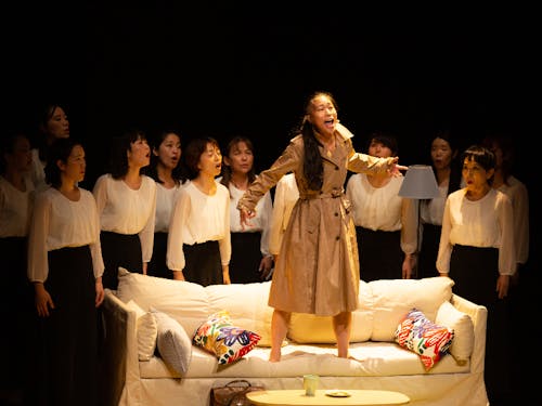 地域の様々な会場で実施される公式プログラム(豊岡演劇祭2020)『バッコスの信女―ホルスタインの雌』2 (c)igaki photo studio