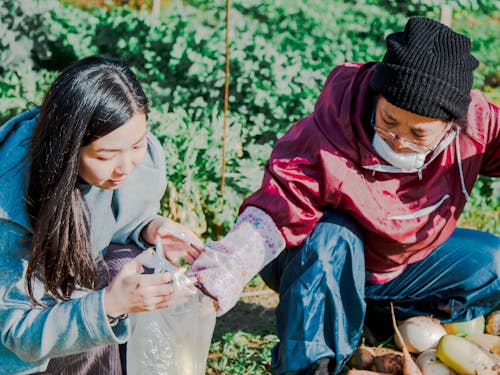 お野菜やお魚、貝などをいただくこともしばしば。なかなかお返しが出来ませんが、スマホの使い方を教えると喜んでもらえて嬉しい!支え合いの"やさしさの循環"が心地いいです。