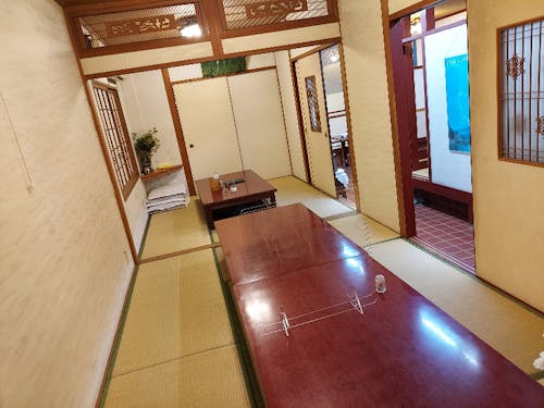 広い座敷は、地元の集会や親戚のお祝い事などで人気のお部屋!
