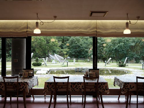 勤務場所のポンピラアクアリズイングのレストラン