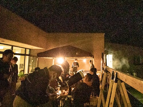 施設の空きスペースを活用した期間限定企画「星屑BAR」なども展開