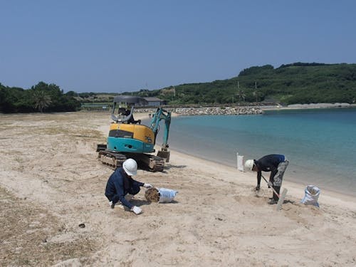 海も掃除すればもっと綺麗・・・・