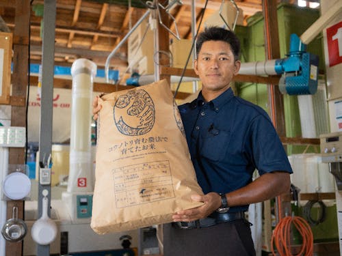 生きものに優しい農法「コウノトリ育む農法」で栽培されたお米の他に、肉・野菜・魚介・果実…、新鮮な食材の宝庫