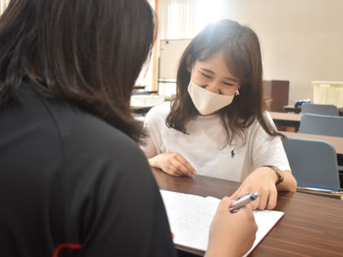 公営塾「神峰学舎」では、生徒一人ひとりの進路や興味に合わせたサポートを行います