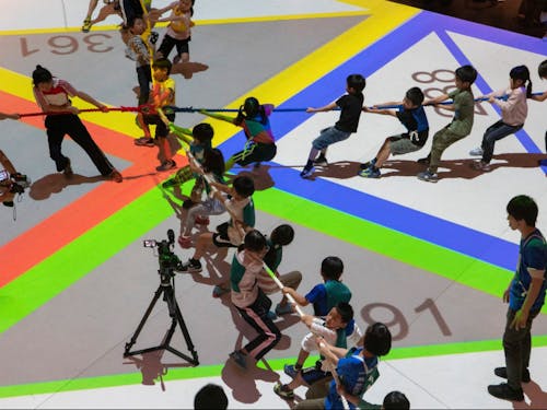 YCAMでは、自分たちで新しい種目をつくる「未来の山口の運動会」が開かれています。