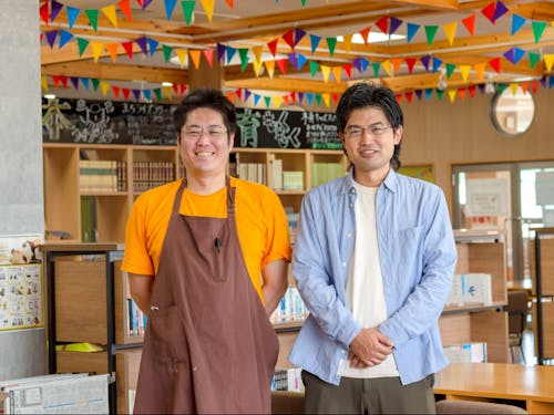 代表取締役の青野(右)と取締役の甲斐(左)(二人とも元地域おこし協力隊)