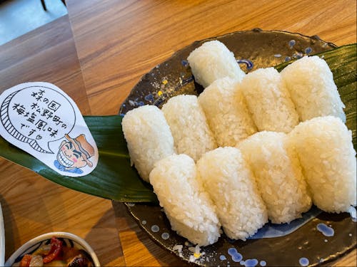 魚沼産コシヒカリにも引けを取らないと実証されたピカピカの目黒米。