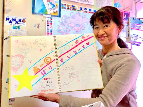 農泊ゲストが思い出を書き残してくれたブックは綾子さんの宝物