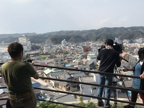 勝浦市で行われる撮影の約半数は勝浦朝市や海岸・海水浴場での撮影です。