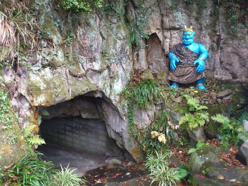 桃太郎伝説に出てくる鬼ヶ島の大洞窟