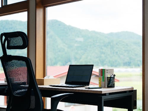 本社オフィスと景色