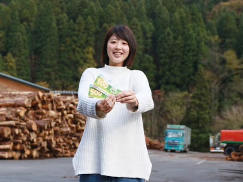 間伐材と引き換えに発行される地域通貨