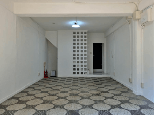 1階|路面から見える空間はレトロな雰囲気