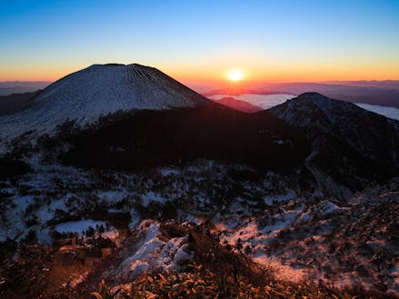 浅間山と朝日