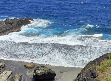 石垣島の青い海、でもビーチに近づくと