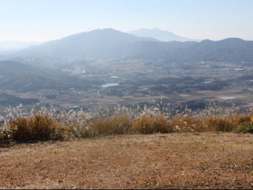 山に抱かれた茂木町の遠景