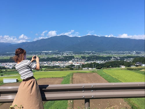 町の中心には商業エリアが広がっています