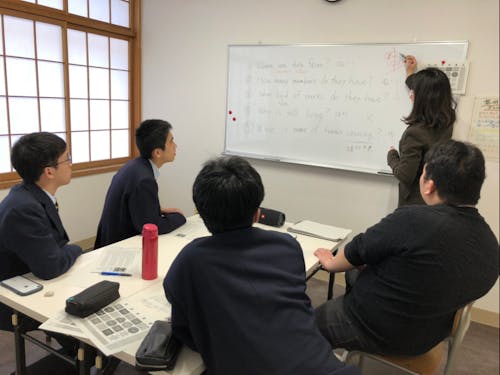 基本自習スタイルですが、ミニ講義も行います