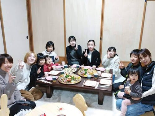 スタッフ、子供たちと打ち上げ♪