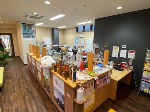 協力隊員のデスクが置かれる土湯温泉観光協会オフィス