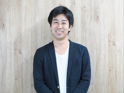 株式会社フォリウムの髙嶋さん。現在、青森県の八戸と山口にサテライトオフィスがあり、会社は地方での雇用創出に積極的に取り組んでいる。